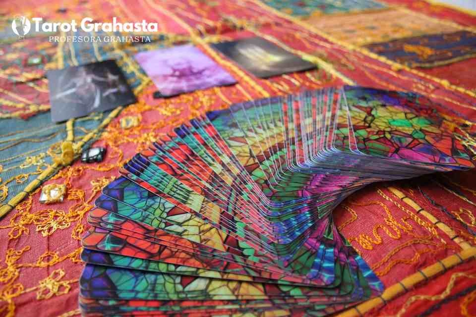 Tarot Gratis Tirada Completa de 28 Cartas con la Profesora Grahasta