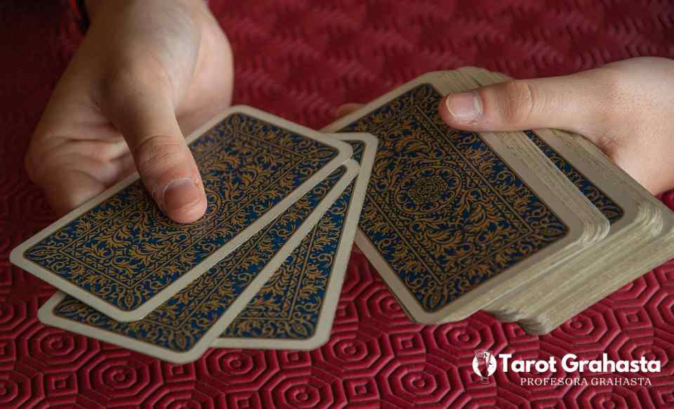 Descubre el Tarot Gratis con la Profesora Grahasta
