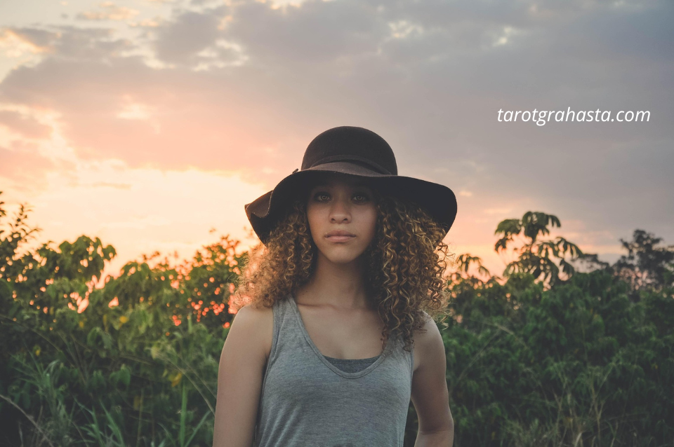Tirada de 3 Cartas Precisa 1 tarot gratis, tirada de tarot gratis, tarot online gratis, tirada de 3 cartas, lectura de tarot precisa, tarot del amor gratis, tarot profesional Nicaragua, profesora Grahasta, tarotista en Nicaragua, magia blanca efectiva, amarres de amor, endulzamientos de pareja, hechizos de amor, rituales espirituales, limpias energéticas, amuletos protectores, talismanes mágicos, consulta espiritual personalizada, tarot con previa cita, tarot efectivo y confiable, lectura de cartas del tarot, tarot en línea confiable, tarot sin intermediarios