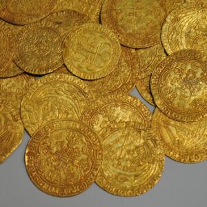 Moneda de oro antigua, símbolo de la Rueda de la Fortuna en el tarot del dinero