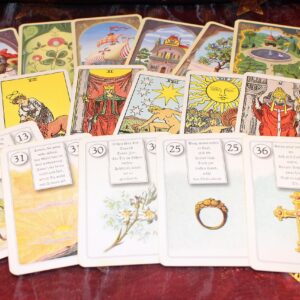 Cartas de adivinación dispuestas para una lectura