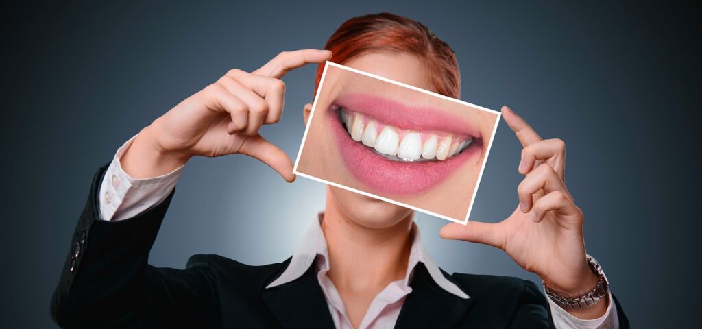 Sonrisa con dientes, tema del sueño de que se caen los dientes