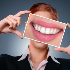 Sonrisa con dientes, tema del sueño de que se caen los dientes