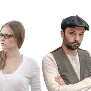 Pareja distanciada después de una discusión