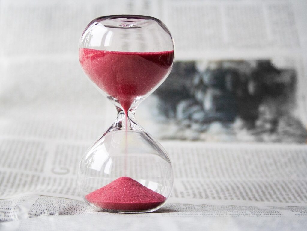 Reloj de arena que representa la espera tras un amarre o endulzamiento