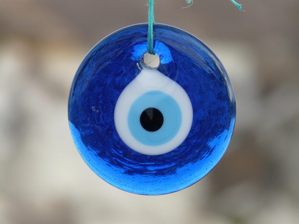 Ojo turco o nazar azul, amuleto tradicional contra el mal de ojo