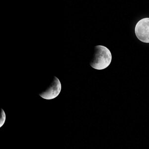Secuencia de las fases de la Luna en el cielo nocturno