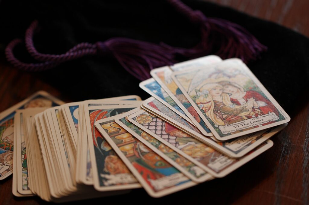 Cartas del tarot dispuestas para una tirada